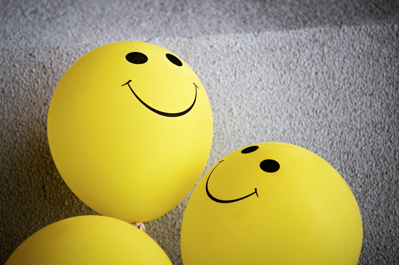 yellow smiley balloon